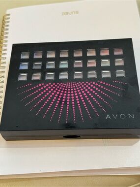 Avon Ultimate Mega Palette